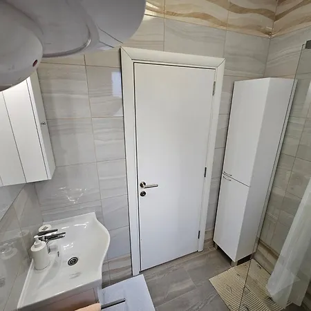 Apartman With Parking Space Mundanije, Rab - 23315 Rab Town